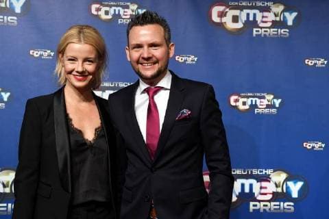 Tobias Mann mit Ehefrau kommt am 24.10.2017 in Köln zur Verleihung des Deutschen Comedypreis 2017.