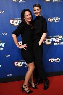 Comedian Carolin Kebekus und Martina Hill , l-r, kommt am 24.10.2017 in Köln zur Verleihung des Deutschen Comedypreis 2017.