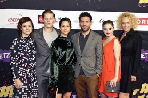 Lena Schönmann, Max von der Groeben, Gizem Emre, Elyas M Barek, Jella Haase und Katja Riemann bei der Premiere des Kinofilms Fack ju Göhte 3 im Cineplexx Donau Plex. Wien, 25.10.2017