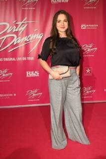 Schauspielerin Antonia Michalsky kommt am 26.10.2017 in Köln zur Deutschlandpremiere des Musical Dirty Dancing.