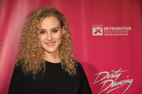 Schauspielerin Pauline Angert kommt am 26.10.2017 in Köln zur Deutschlandpremiere des Musical Dirty Dancing.