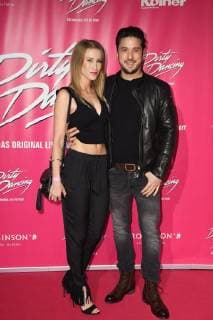 Schauspieler Alexander Milo mit Agathe kommt am 26.10.2017 in Köln zur Deutschlandpremiere des Musical Dirty Dancing.