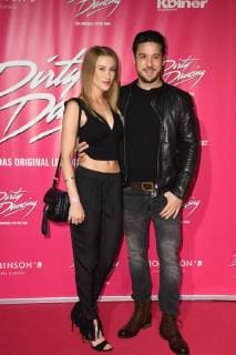 Schauspieler Alexander Milo mit Agathe kommt am 26.10.2017 in Köln zur Deutschlandpremiere des Musical Dirty Dancing.