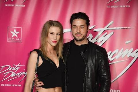 Schauspieler Alexander Milo mit Agathe kommt am 26.10.2017 in Köln zur Deutschlandpremiere des Musical Dirty Dancing.