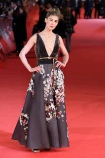 Rome Cinema Fest 2017. Rome Film Festival. Red carpet film Hostiles . Pictured: Rosamund Pike  Copyright: xMarcoxProvvisionatox xIPAx xMarcoxProvvisionatox