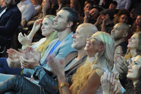 Wladimir Klitschko (L), Christiane Schikorsky, CEO of McFit Rainer Schaller McFIT MODELS - Europas groeßte Sportmodelagentur - Auszeichung der sportlich attraktivsten Menschen mit dem NEW BODY AWARD im Tempodrom in Berlin am 26.10.2017