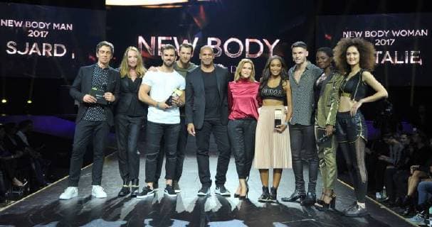 New Body Award Gewinner, sowie die Moderatoren Nikeata Thompson, Harald Greising, die Jury Baptiste Giabiconi, CEO McFIT Models Anja Tillack, Model Tatjana Patitz, Pierre Geisensetter McFIT MODELS - Europas groeßte Sportmodelagentur - Auszeichung der sportlich attraktivsten Menschen mit dem NEW BODY AWARD im Tempodrom in Berlin am 26.10.2017