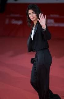 (171027) -- ROME, Oct. 27, 2017 -- Rome s mayor Virginia Raggi arrives at the red carpet for Hostiles , the opening movie of the 12th Rome Film Festival in Rome, Italy, on Oct. 26, 2017. Italy s capital city braced for a star-studded event as its 12th film festival kicked off Thursday. ) (zy) ITALY-ROME-FILM FESTIVAL-OPENING JinxYu 