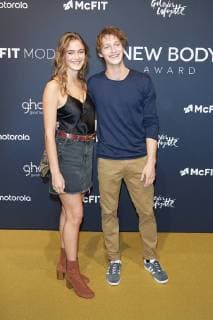 Moritz Hans (Ninja-Warrior-Sieger) mit Nikola - Verleihung des McFit NEW BODY Award in Berlin am 26.10.2017. McFit NEW BODY Award