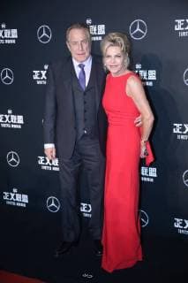 BEIJING, CHINA - OCTOBER 26: Producer Charles Roven and Stephanie Haymes Roven attend Justice League premiere at 798 Art Zone on October 26, 2017 in Beijing, China.  Copyright: xVCGx CFP111130869957