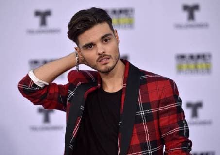 Spanish singer Abraham Mateo arrives for the Latin American Music Awards 2017 at Hollywood s Dolby Theatre in Los Angeles on October 26, 2017.  LAP20171026852 CHRISTINExCHEW