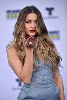 Mexican singer Sofia Reyes arrives for the Latin American Music Awards 2017 at Hollywood s Dolby Theatre in Los Angeles on October 26, 2017.  LAP20171026849 CHRISTINExCHEW
