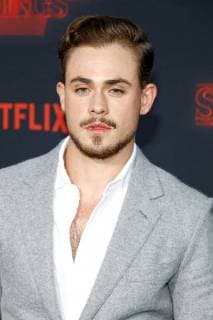 Dacre Montgomery bei der Serien Premiere der 2. Staffel von Stranger Things (Netflix) am 26.10.2017 in Westwood, Los Angeles Netflix s Stranger Things Season 2 Premiere in Los Angeles, 2017