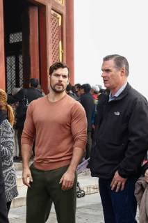 British actor Henry Cavill, left, visits the Temple of Heaven in heavy smog in Beijing, China, 27 October 2017. Gal Gadot leads co-stars of movie Justice League to visit Temple of Heaven in heavy smog in Beijing  pbu701405_24