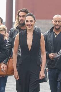 Israeli actress and model Gal Gadot, front, visits the Temple of Heaven in heavy smog in Beijing, China, 27 October 2017. Gal Gadot leads co-stars of movie Justice League to visit Temple of Heaven in heavy smog in Beijing  pbu701405_06