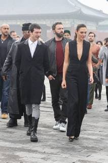 (From left) American actor and singer Ezra Miller, actor and director Ben Affleck, and Israeli actress and model Gal Gadot visit the Temple of Heaven in heavy smog in Beijing, China, 27 October 2017. Gal Gadot leads co-stars of movie Justice League to visit Temple of Heaven in heavy smog in Beijing  pbu701405_08