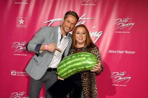Das Model Nico Schwanz und Schauspielerin Rebecca Siemoneit-Barum kommt am 26.10.2017 in Köln zur Deutschlandpremiere des Musical Dirty Dancing.