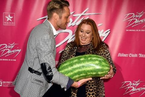 Das Model Nico Schwanz und Schauspielerin Rebecca Siemoneit-Barum kommt am 26.10.2017 in Köln zur Deutschlandpremiere des Musical Dirty Dancing.
