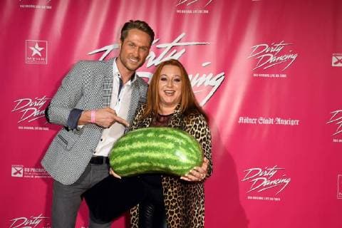 Das Model Nico Schwanz und Schauspielerin Rebecca Siemoneit-Barum kommt am 26.10.2017 in Köln zur Deutschlandpremiere des Musical Dirty Dancing.
