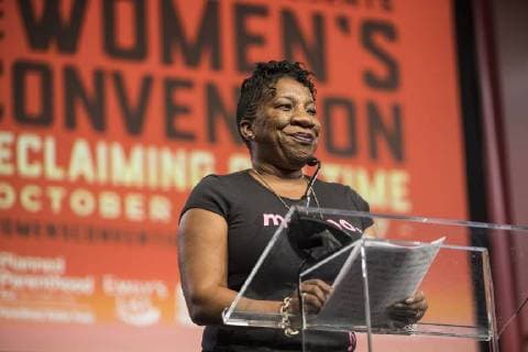 Berühmte Feministinnen, Tarana Burke October 27, 2017 - Detroit, MI, USA - Tarana Burke speaks during The Women s Convention at Cobo Center in downtown Detroit, Friday, Oct. 27, 2017. Detroit USA - ZUMAm67_ 20171027_zaf_m67_008 Copyright: xJunfuxHanx