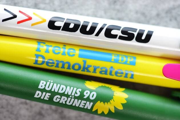 Kugelschreiber der Parteien CDU CSU, FDP und BÃ¼ndnis 90 die GrÃ¼nen, Symbolfoto Jamaika-Koalition *** Pen the Parties CDU CSU FDP and Alliance 90 the Greens Symbolic image Jamaica Coalition ** NUR FUER REDAKTIONELLE ZWECKE ** EDITORIAL USE ONLY **
