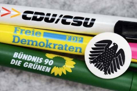 Kugelschreiber der Parteien CDU CSU, FDP und BÃ¼ndnis 90 die GrÃ¼nen, Symbolfoto Jamaika-Koalition