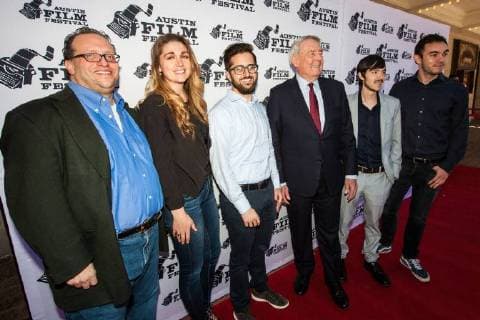Bilder des Tages October 28, 2017 - Austin, Texas, USA - Dan Rather arrives on the Red Carpet at the Paramount Theater for the Austin Film Festival 2017 premiere of the movie Fail State. Austin, Tx, October 28th, 2017 (10 28 17). Photo of DAN RATHER, ALEX SHEBANOW, JULIA GLAUSI, and TERRANCE CRAWFORD. Austin USA - ZUMAm222 20171028_zap_m222_002 Copyright: xMichaelxMullenixx