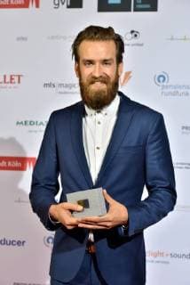 Gregor Bonse erhielt Preis Tongestaltung für Der gleiche Himmel am 28.10.2017 in Köln bei der Verleihung von Auszeichnungen an Fernsehschaffende aller creativen Gewerke durch die Deutsche Akademie für Fernsehen - DAFF - . Zum 5. mal werden hier herausragende Leistungen bei der Herstellung deutscher Fernsehprogramme gewürdigt.