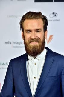 Gregor Bonse erhielt Preis Tongestaltung für Der gleiche Himmel am 28.10.2017 in Köln bei der Verleihung von Auszeichnungen an Fernsehschaffende aller creativen Gewerke durch die Deutsche Akademie für Fernsehen - DAFF - . Zum 5. mal werden hier herausragende Leistungen bei der Herstellung deutscher Fernsehprogramme gewürdigt.