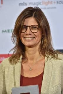 Iris Baumüller erhielt den Preis Casting für 4 Blocks am 28.10.2017 in Köln bei der Verleihung von Auszeichnungen an Fernsehschaffende aller creativen Gewerke durch die Deutsche Akademie für Fernsehen - DAFF - . Zum 5. mal werden hier herausragende Leistungen bei der Herstellung deutscher Fernsehprogramme gewürdigt.