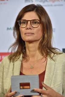 Iris Baumüller erhielt den Preis Casting für 4 Blocks am 28.10.2017 in Köln bei der Verleihung von Auszeichnungen an Fernsehschaffende aller creativen Gewerke durch die Deutsche Akademie für Fernsehen - DAFF - . Zum 5. mal werden hier herausragende Leistungen bei der Herstellung deutscher Fernsehprogramme gewürdigt.