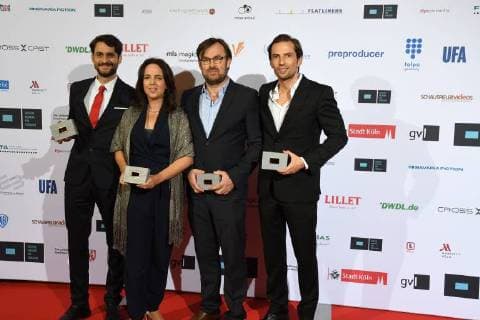 Produzenten Quirin Berg, Prof. Dr. Eva Stadler, Karsten Rühle, und Chrisitan Holeck erhielt Preis für für 4 Blocks am 28.10.2017 in Köln bei der Verleihung von Auszeichnungen an Fernsehschaffende aller creativen Gewerke durch die Deutsche Akademie für Fernsehen - DAFF - . Zum 5. mal werden hier herausragende Leistungen bei der Herstellung deutscher Fernsehprogramme gewürdigt.
