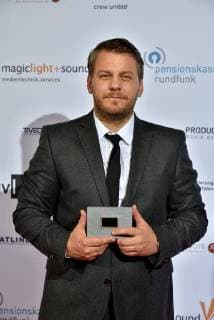 Regisseur Marvin Kren erhielt Preis für für 4 Blocks am 28.10.2017 in Köln bei der Verleihung von Auszeichnungen an Fernsehschaffende aller creativen Gewerke durch die Deutsche Akademie für Fernsehen - DAFF - . Zum 5. mal werden hier herausragende Leistungen bei der Herstellung deutscher Fernsehprogramme gewürdigt.