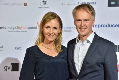 Schauspielerin Carolin Fink und Begleitung am 28.10.2017 in Köln bei der Verleihung von Auszeichnungen an Fernsehschaffende aller creativen Gewerke durch die Deutsche Akademie für Fernsehen - DAFF - . Zum 5. mal werden hier herausragende Leistungen bei der Herstellung deutscher Fernsehprogramme gewürdigt.