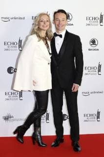 Linus Roth mit Begleitung bei der 24. Verleihung des Echo Klassik 2017 in der Elbphilharmonie. Hamburg, 29.10.2017