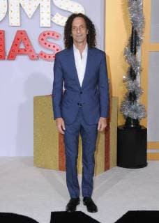 Premiere de A Bad Moms Christmas . 30 October 2017 - Westwood, California - Kenny G.. A Bad Moms Christmas Los Angeles Premiere held at Regency Village Theater in Westwood. Photo Credit: Birdie Thompson AdMedia 221899 Birdie Thompson AdMedia Starface 2017-10-30 CA Westwood Etats-Unis  Copyright: xBirdiexThompson AdMediax STAR_221899_063