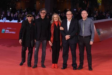 Bilder des Tages Foto IPP Gioia Botteghi 31 10 2017 Roma Festa del cinema di Roma - red carpet per i 35 anni del film Borotalco - Nella Foto carlo verdone Eleonora Giorgi e gli Stadio ( Gaetano Curreri, Faabio Liberatori e Ricky Portera ) Italy Photo Press - World Copyright  0