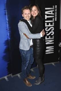Ferdinand Schmidt-Modrow und Kathrin Anna Stahl bei der Premiere des Kinofilms Im Nesseltal im Monopol Kino. München, 31.10.2017