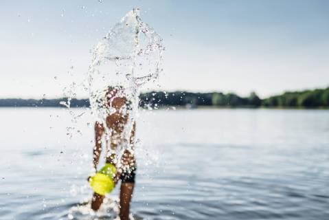 Boy splashing with water at lakeshore close up model released Symbolfoto  MJF02180