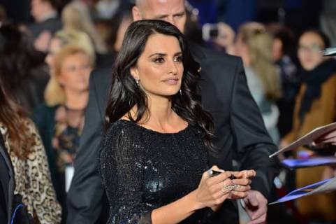 November 2, 2017 - London, London, UK - London, UK. PENo°LOPE CRUZ attends the World Film premiere of Murder On The Orient Express London UK  - ZUMAl94_ 20171102_zaf_l94_075 Copyright: xRayxTangx