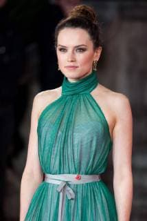 November 2, 2017 - London, London, UK - London, UK. DAISY RIDLEY attends the world film premiere of Murder On The Orient Express. London UK - ZUMAl94_ 20171102_zaf_l94_098 Copyright: xRayxTangx