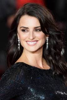 November 2, 2017 - London, London, UK - London, UK. PENo°LOPE CRUZ attends the world film premiere of Murder On The Orient Express. London UK - ZUMAl94_ 20171102_zaf_l94_110 Copyright: xRayxTangx