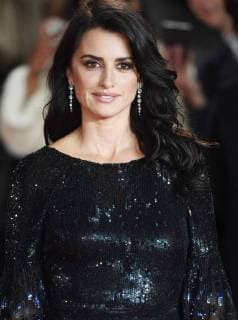 Spanish actress Penelope Cruz attends the world premiere of Murder On The Orient Express at Royal Albert Hall in London on November 2, 2017.  LON20171102101 RUNExHELLESTAD