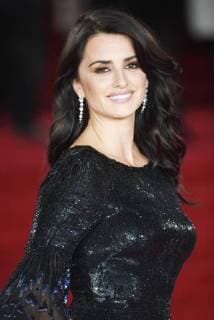 Spanish actress Penelope Cruz attends the world premiere of Murder On The Orient Express at Royal Albert Hall in London on November 2, 2017.  LON20171102106 RUNExHELLESTAD