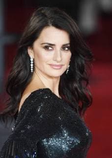 Spanish actress Penelope Cruz attends the world premiere of Murder On The Orient Express at Royal Albert Hall in London on November 2, 2017.  LON20171102109 RUNExHELLESTAD