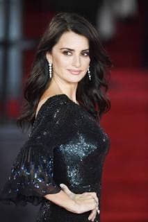 Spanish actress Penelope Cruz attends the world premiere of Murder On The Orient Express at Royal Albert Hall in London on November 2, 2017.  LON20171102110 RUNExHELLESTAD