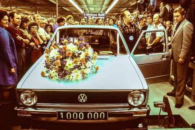 Unternehmen: Volkswagen VW Produktion in Wolfsburg. Hier läuft der 1. Mill. Golf nach 31 Monaten Prodution am 27.10.1976 vom Band.