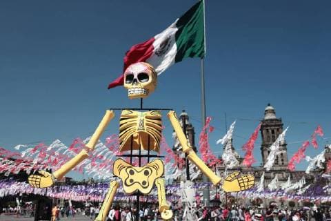 November 3 2017 EUM20171103NAC22 JPG CIUDAD DE MEXICO TraditionsTradiciones CDMX Aspectos de la ofrenda en el Zocalo de esta capital 3 de noviembre de 2017 con motivo del Dia de Muertos Foto Agencia EL UNIVERSALAlejandra LeyvaJMA  - ZUMAu78_ 20171103_zaf_u78_063 Copyright: xElxUniversalx