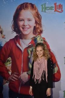 Schauspielerin Hedda Erlebach posiert am 05.11.2017 in Köln bei der Premiere des Kinofilm Hexe Lilli rettet Weihnachten .