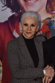 Maresa Hörbiger posiert am 05.11.2017 in Köln bei der Premiere des Kinofilm Hexe Lilli rettet Weihnachten .